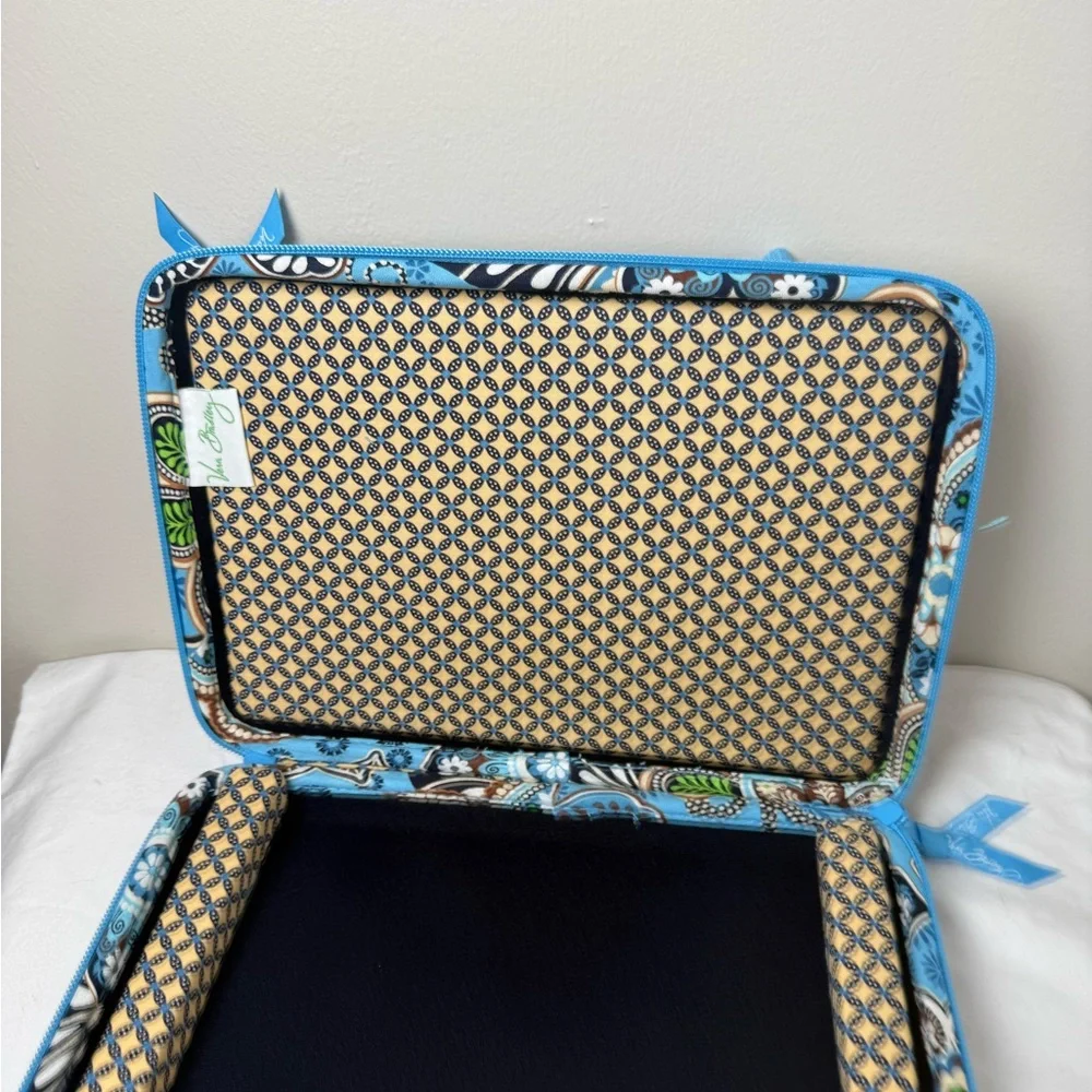 NWT Vera Bradley Bali Blue Mini Laptop Case Padded 12” X 8.5” Rare